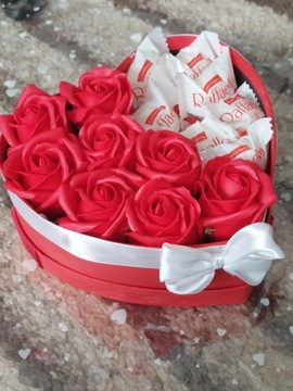 Flower box z mydlanymi różami 