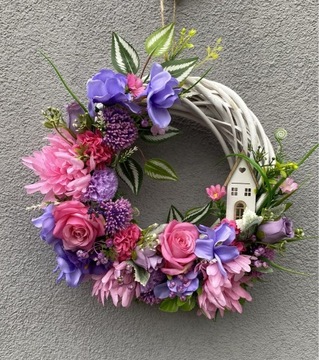 Wianek wiosenny całoroczny na drzwi, róż, fiolet, domek