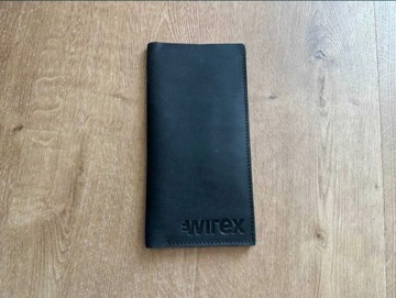 Stylową, czarną skórzaną portmonetkę portfel