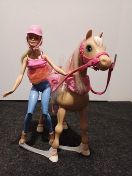 Lalka Barbie z tańczącym koniem