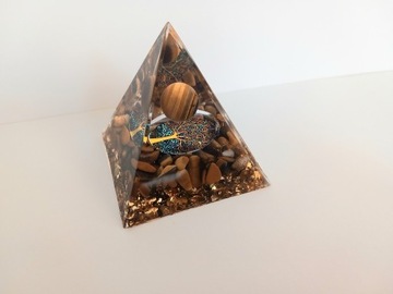 piramidka orgonit z żywicy tygrysie oko