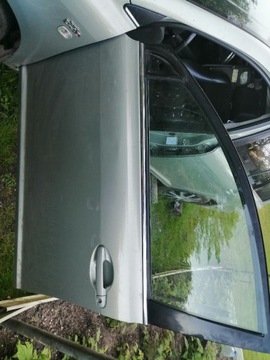 Avensis t25 drzwi lewe przód 6T1