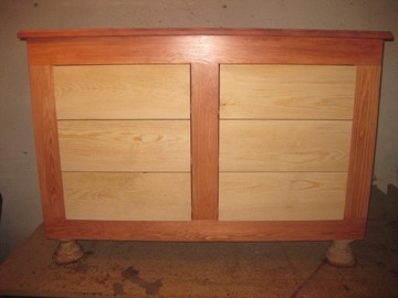 Komoda z drewna litego z dużymi szufladami