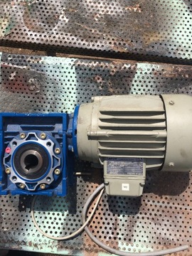 motoreduktor Lenze 0,37 kW