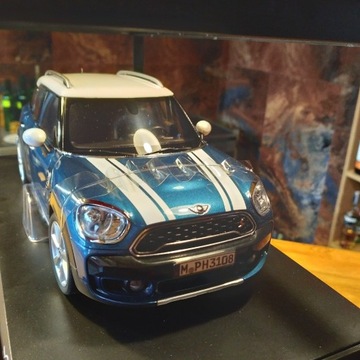 MINI Cooper S Countryman w skali 1:18 Kyosho