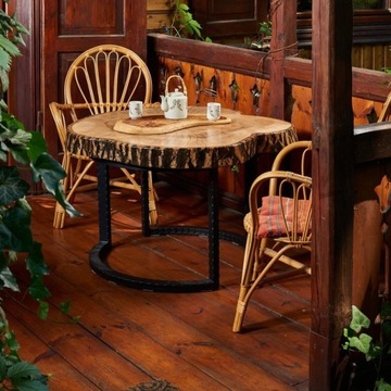 Stół. stolik wykonany ręcznie, drewno i żywica.