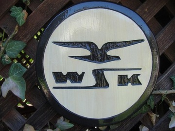 WSK Ręcznie rzeźbione logo w drewnie UNIKAT