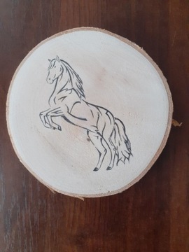 Plaster drewna dekoracyjny, ozdobny, obrazek. Koń 