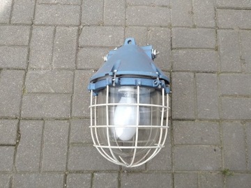 Stara lampa przemysłowa OWP-300