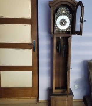 Zegar stojący do salonu