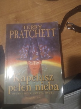 Pratchett kapelusz pełen nieba