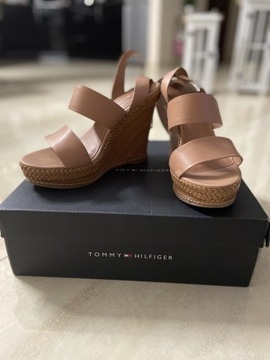 Tommy Hilfiger sandały skóra r. 40 camel