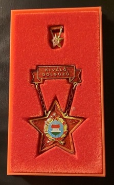 Medal węgierski Kivalo Dolgozo z przypinką