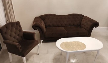 Pikowana sofa oraz fotel