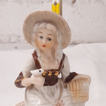 Porcelanowa figurka kobiety z kotem. Wysoka, ideał