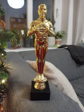 Oscar Wiktor figurka statuetka na kamieniu