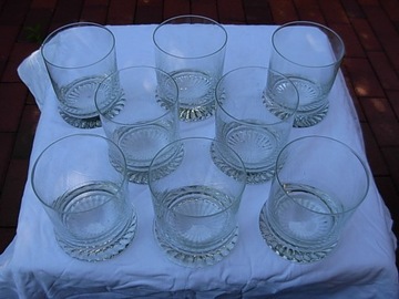 8 szklanek do whiski z XX w. produkt PRL