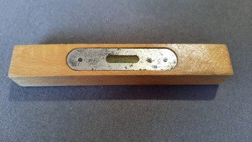 Mikro poziomica drewniana 14 cm z czasów PRL