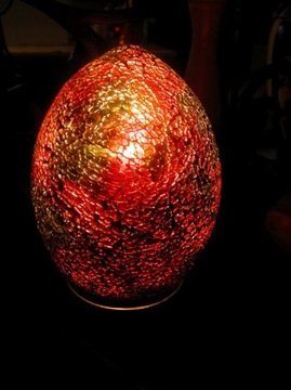 lampa z tłuczonego szkła jajo