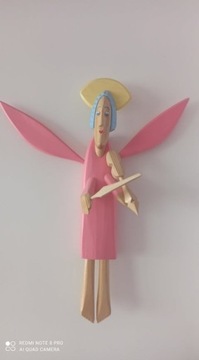 Anioł wiszący ze skrzypcami rzeźba w drewnie 