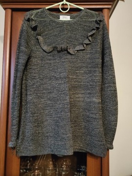 Sweterek z falbanką 