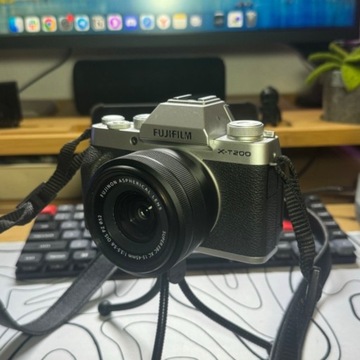 Aparat bezlusterkowy Fujifilm X-T200 + Obiektyw Fujinon XC 15-45mm Zestaw 