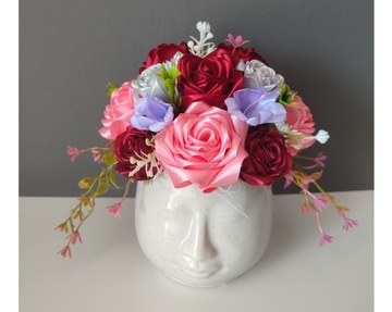 Kwiaty w osłonce ceramicznej z motywem twarzy Handmade