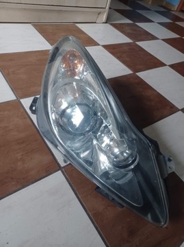 Prawa lampa z xenonem opel corsa D