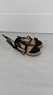 Buty Sandały na koturnie czarne r. 38