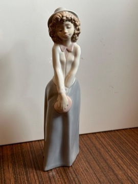 LLADRO NAO Śliczna figurka porcelanowa dziewczyna 