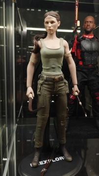 Figurka Lara Croft Tomb Raider Skala 1/6 jak Hot Toys