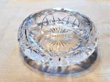 Popielniczka kryształowa, pięknie zdobiona, 13 cm