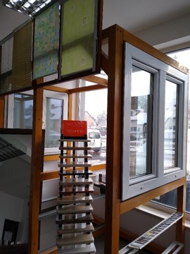 ekspozytor na okna drzwi wystawka 
