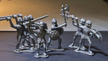 Figurki żołnierzyki  rycerze 7 szt