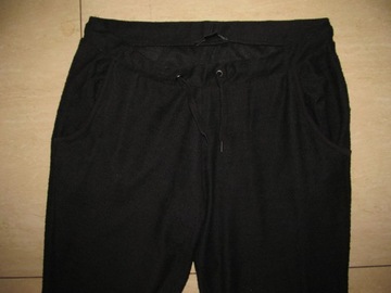 Czarne spodnie dresowe na gumce, przewiewne