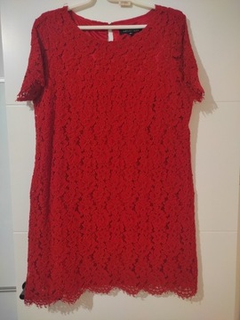 Czerwona koronkowa sukienka 