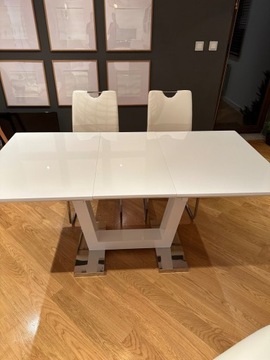 Stół + 4 krzesła 