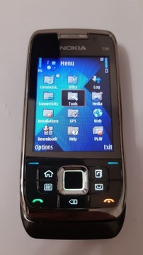 Telefon Nokia e66 z akcesoriami
