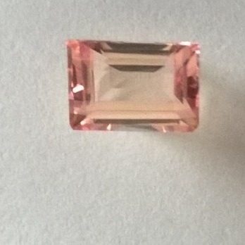 Szafir różowy  3.8 CT ,  oczko do pierścionka