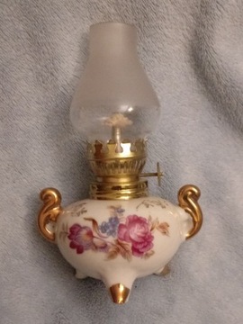 Śliczna porcelanowa lampka oliwna sygnowana