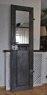 Stare zabytkowe drzwi, lustro, wieszak