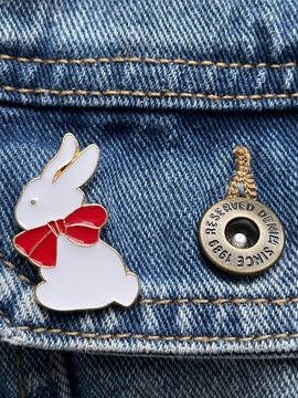 Pin przypinka broszka biały królik vintage fashion