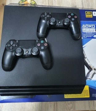 Konsola PS4 PRO + 2 Pady