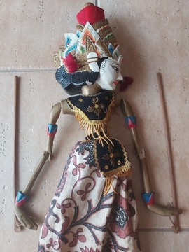 Indonezyjska kolekcjonerska lalka teatralna XXw. Pamiątka z Indonezji.