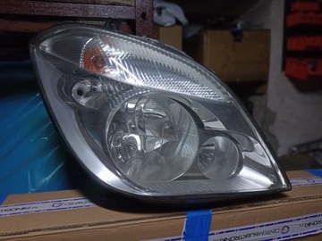 Lampa przednia prawa Mercedes 