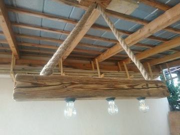 Lampa z belki drewnianej 