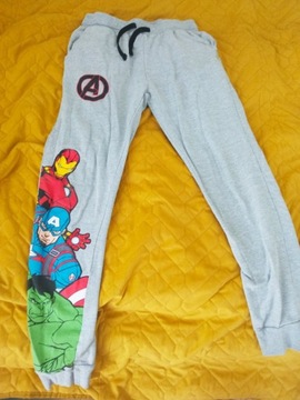 Chłopięce spodnie dresowe 164 Avengers
