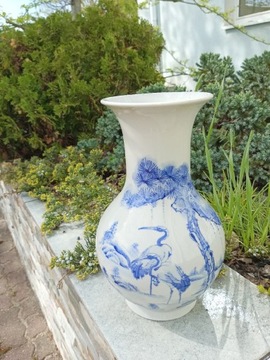 Wietnamski wazon porcelanowy w żurawie