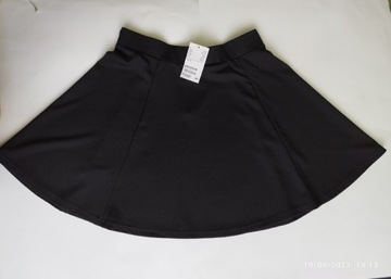 Czarna rozkloszowana spódniczka H&M S