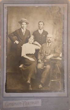 Stara fotografia Cabinet Portrait rodzina